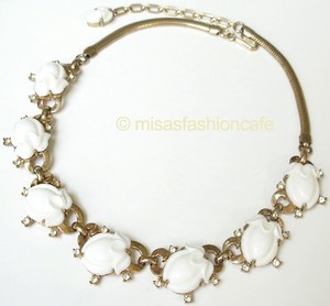 （画像用） Trifari　 トリファリ ガラスの花ネックレス