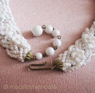 （画像用） ミルクガラス花ネックレス