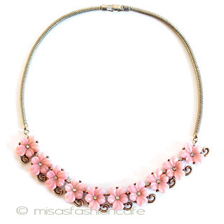 （画像用） Trifari　トリファリ ガラスの花ネックレス