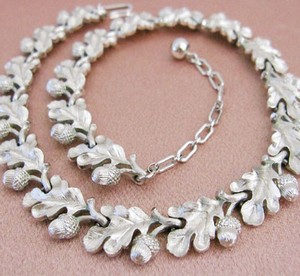 （画像用） Trifari トリファリ どんぐり ネックレス