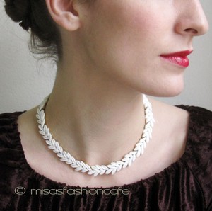 （画像用） ヴィンテージジュエリー トリファリ白葉ネックレス