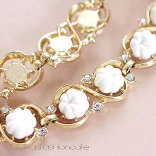 （画像用） Ｔｒｉｆａｒｉ　 トリファリ 白いお花　ネックレス