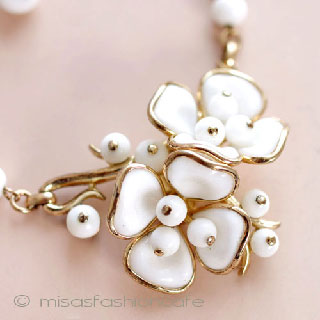 （画像用） Ｔｒｉｆａｒｉ　 トリファリ ガラスのお花ネックレス