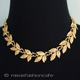 （画像用） Trifari　 トリファリ ゴールドの葉ネックレス