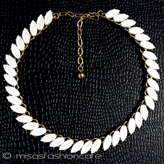 （画像用） Trifari　 トリファリ 白い葉　ネックレス