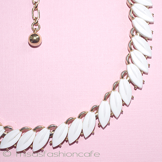 （画像用） Trifari　 トリファリ 白い葉　ネックレス