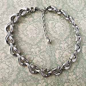 （画像用） Trifari　 トリファリ りぼんネックレス