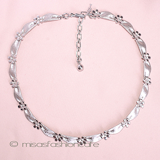 （画像用） Ｔｒｉｆａｒｉ　 トリファリ 花りぼんネックレス