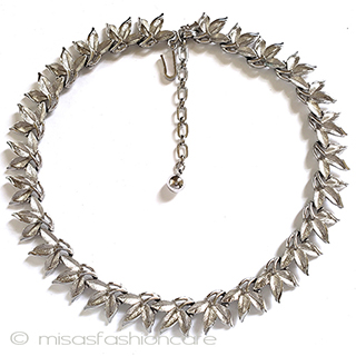 （画像用） Ｔｒｉｆａｒｉ　 トリファリ 銀の笹の葉　ネックレス