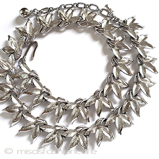 （画像用） Ｔｒｉｆａｒｉ　 トリファリ 銀の笹の葉　ネックレス