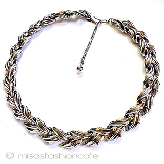 （画像用） Ｔｒｉｆａｒｉ　 トリファリ 銀葉リース　ネックレス