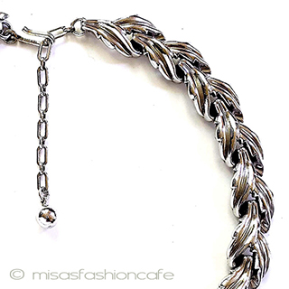 （画像用） Ｔｒｉｆａｒｉ　 トリファリ 銀葉リース　ネックレス