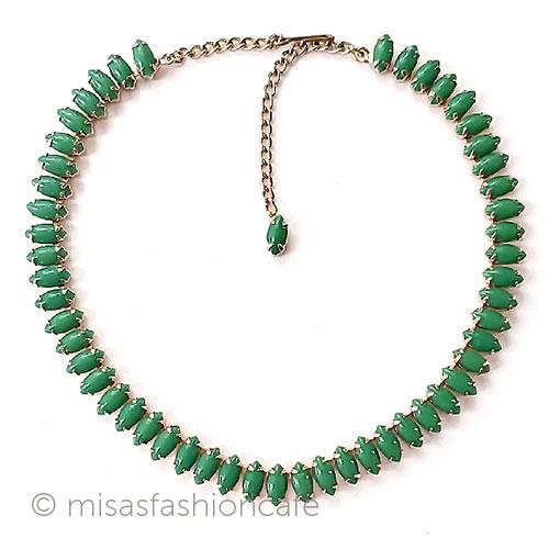 （画像用） アンティークジュエリー 　グリーンガラス