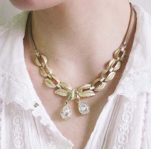 （画像用） Coro ネックレス クリスタル・リボン