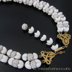 （画像用） Trifari　トリファリ ミルクガラス ネックレス