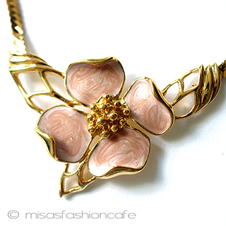 （画像用） Ｔｒｉｆａｒｉ　 トリファリ ハナミズキ　花ネックレス