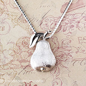 （画像用） Trifari　 トリファリ 洋梨　ネックレス