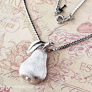 （画像用） Trifari　 トリファリ 洋梨　ネックレス