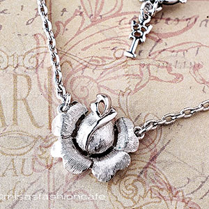 （画像用） Trifari　 トリファリ 薔薇の花ネックレス