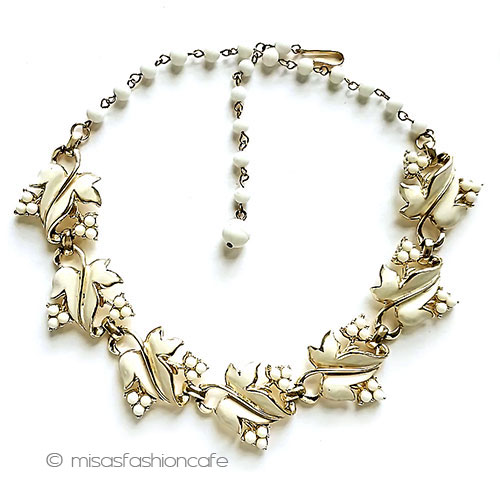 （画像用） ヴィンテージネックレス CORO　白ベリーリーフ