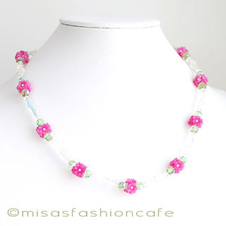 （画像用） Ｖｅｎｄｏｍｅ　ネックレス 　小花ｘクリスタル