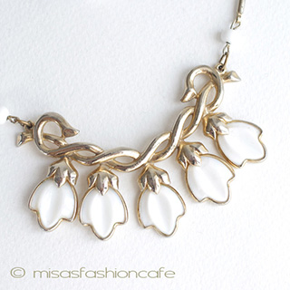 （画像用） ミルクガラス花ネックレス