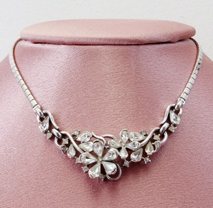 （画像用） クラウントリファリ Trifariお花ネックレス