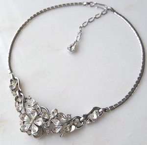 （画像用） クラウントリファリ Trifariお花ネックレス