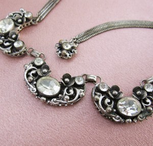 （画像用） アンティーク豪華ネックレス 透かしシルバーフラワー