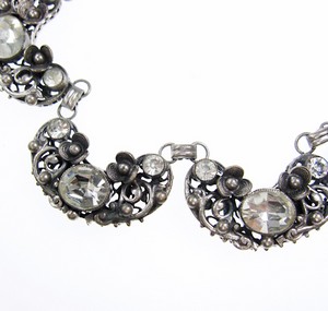 （画像用） アンティーク豪華ネックレス 透かしシルバーフラワー