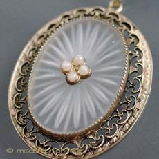 （画像用） WhitingDAVIS グラスネックレス