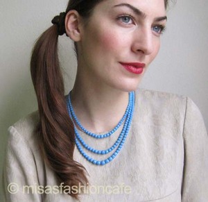 （画像用） 水色ガラス3連ネックレス