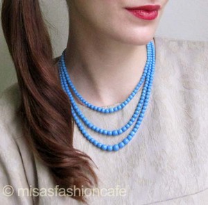 （画像用） 水色ガラス3連ネックレス