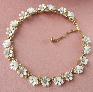 （画像用） Trifari　お花ネックレス