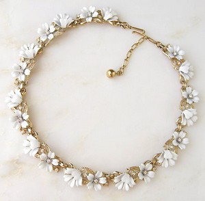 （画像用） Trifari　お花ネックレス