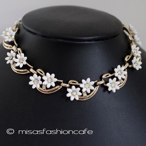 （画像用） Coro　コロペガサス 白い花　ネックレス