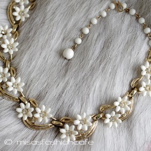 （画像用） Coro　コロペガサス 白い花　ネックレス