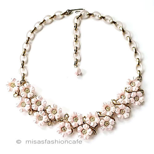 （画像用） ヴィンテージアクセサリー ピンクパール花ネックレス