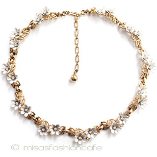 （画像用） Ｔｒｉｆａｒｉ　 トリファリ 白い小花　ネックレス