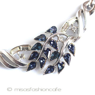 （画像用） Ｔｒｉｆａｒｉ　 トリファリ ネイビー花　ネックレス