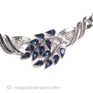 （画像用） Ｔｒｉｆａｒｉ　 トリファリ ネイビー花　ネックレス