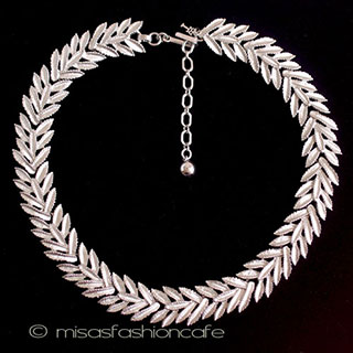 （画像用） Ｔｒｉｆａｒｉ　 トリファリ 銀の葉　ネックレス