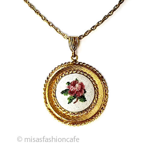 （画像用） オーストリア製アンティーク バラの花プチポアン刺繍