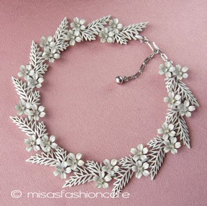 （画像用） Trifari　トリファリ エナメルフラワー ネックレス