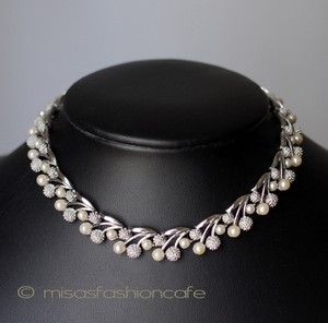 （画像用） Trifari　トリファリ 　パールの花ネックレス