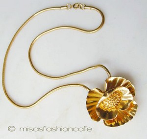 （画像用） Trifari　トリファリ ポピー　ネックレス