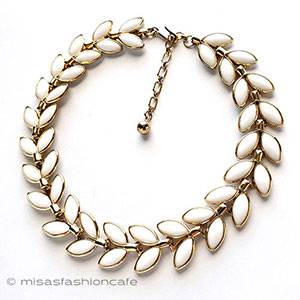 （画像用） Trifari　 トリファリ ガラス葉ネックレス