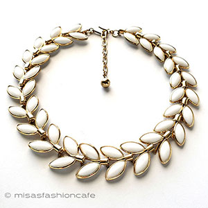 （画像用） Trifari　 トリファリ ガラス葉ネックレス