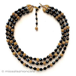 （画像用） Trifari　トリファリ ガラス3連ネックレス