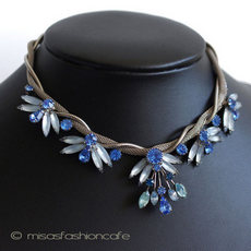 （画像用） ブルーガラスネックレス